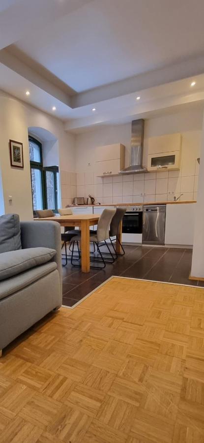 Center Apartment *