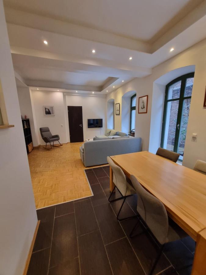 Center Apartment *